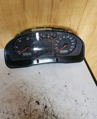 Volkswagen Golf IV Speedometer (instrument cluster) 88311