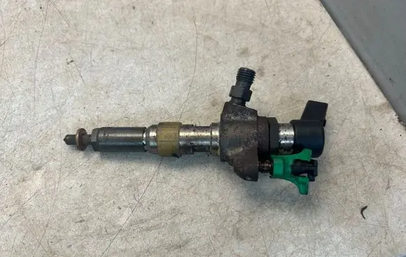 Ford Focus Fuel injector 9674973080
