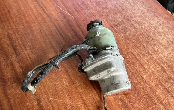 Opel Zafira B Power steering pump 3260893UD