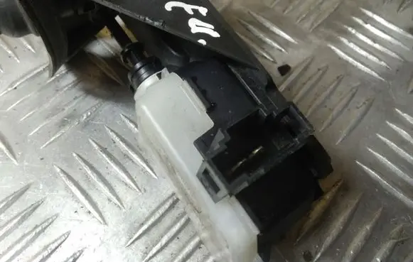 Fuel tank cap lock motor