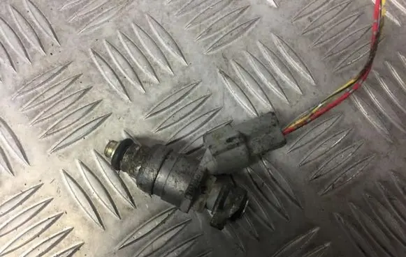 Mitsubishi Colt Fuel injector MR988977