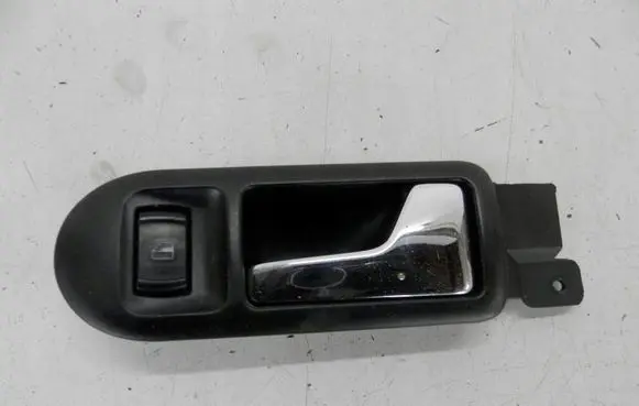 Volkswagen PASSAT B5 Front door interior handle 