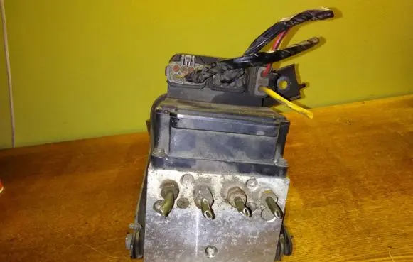 Nissan X-Trail T30 ABS Pump 47600AR00 3407E0167 TD8209