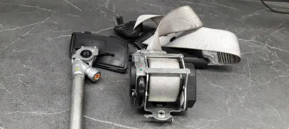 Renault Megane III Front seatbelt