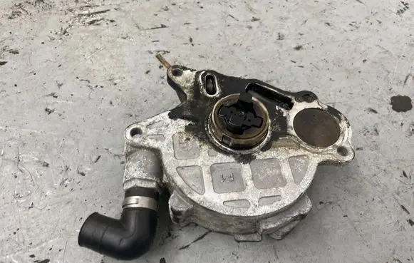 Audi A4 S4 B8 8K Vacuum pump 03L145100