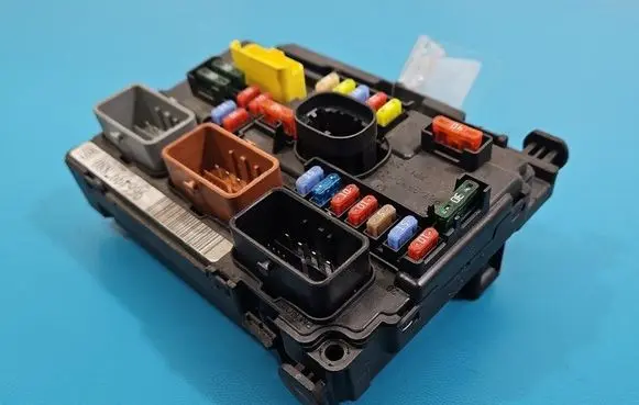 Peugeot 207 Central body control module 9664997880 IMPRK1563995