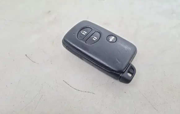 Toyota Avensis T270 Ignition key/card 