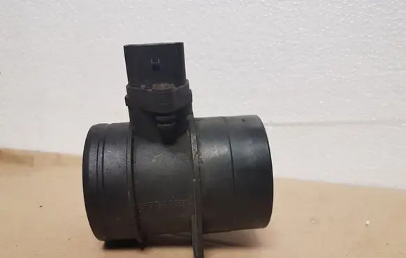 Volkswagen Golf V Mass air flow meter 0281002461 074906461B