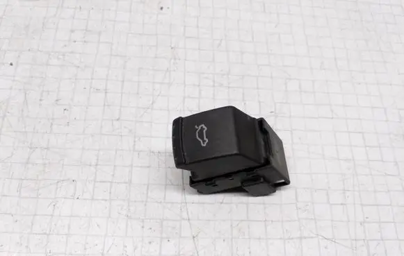 Volkswagen PASSAT B5.5 Tailgate opening switch 1J0959831A