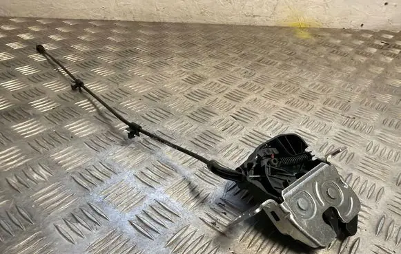 Mercedes-Benz C AMG W205 Loading door lock 