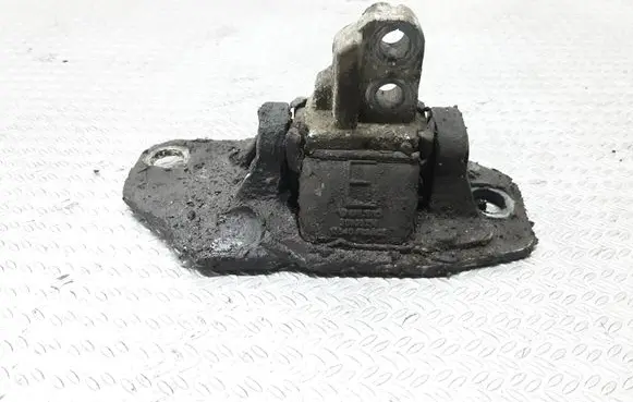Volvo XC90 Engine mount bracket 30639214