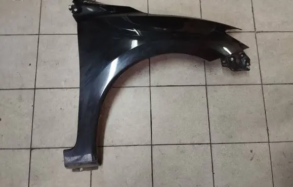 Nissan Pulsar Fender