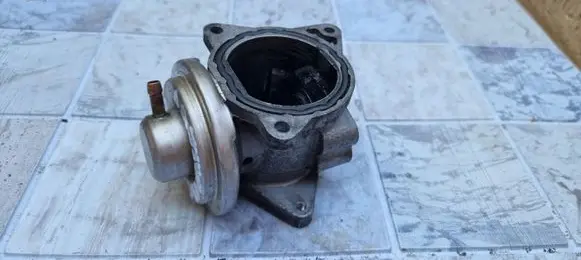 Skoda Octavia Mk2 (1Z) EGR valve 038131501AN 257103006 038129637D