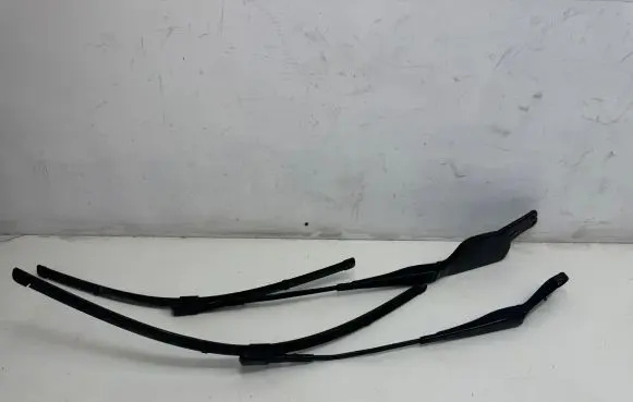 Mercedes-Benz GLE W167 Windshield/front glass wiper blade A1678201200 A1678201000