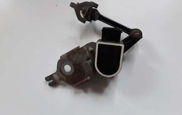 Mercedes-Benz C W205 Air suspension front height level sensor A2229050503