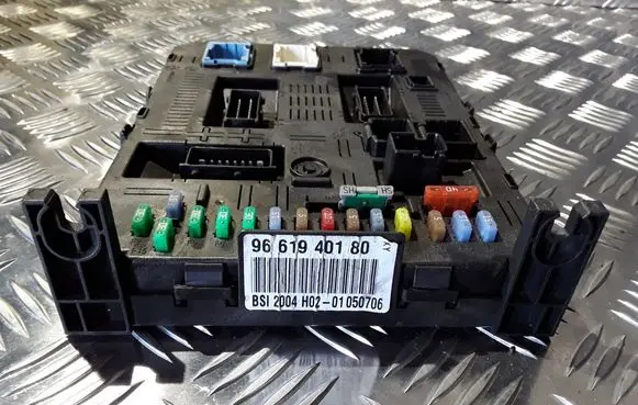 Peugeot 307 Comfort/convenience module 9661940180