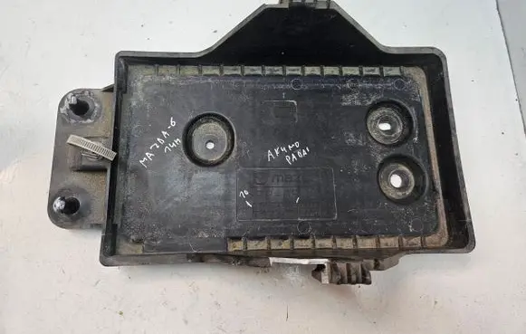 Battery tray