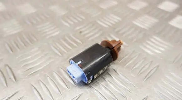 Toyota Prius+ (ZVW40) Brake pedal sensor switch