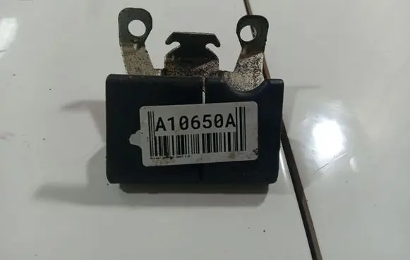 Nissan Qashqai Fuel tank opening switch 