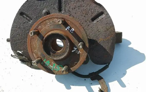 Front wheel hub spindle knuckle