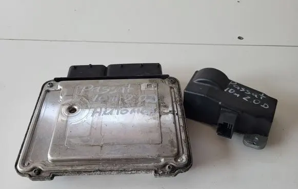 Volkswagen PASSAT CC Engine control unit/module 03L907309AE 3C0905861J