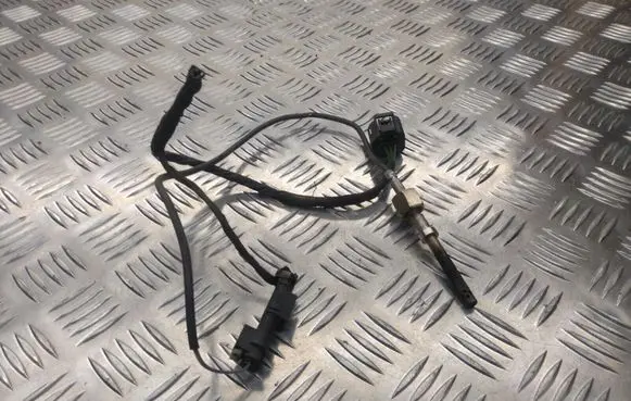 Mercedes-Benz E C207 W207 Exhaust gas temperature sensor A0009053905