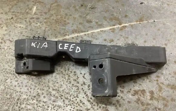 KIA Ceed Front bumper mounting bracket 86517A2000