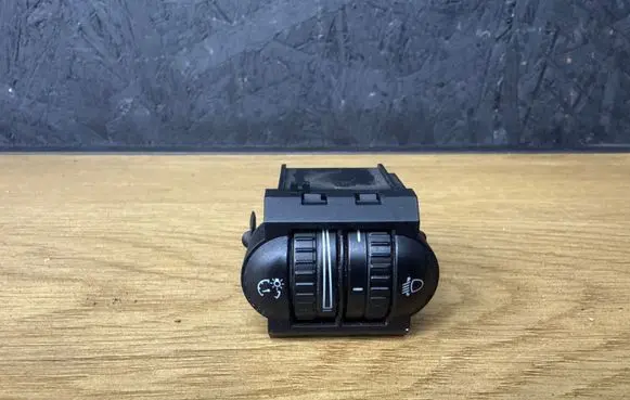 Volkswagen Golf V Headlight level height control switch 1K0941333