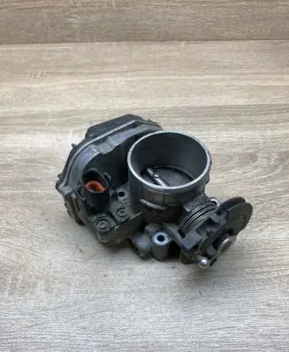 Audi A4 S4 B5 8D Throttle valve 058133063C