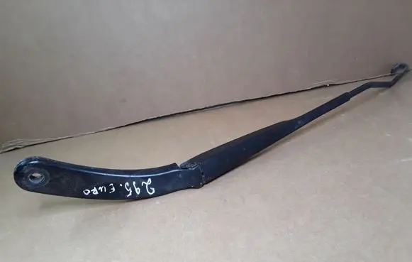 Front wiper blade arm