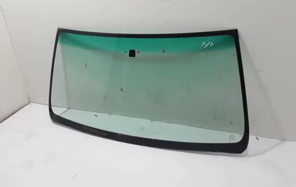 Toyota Land Cruiser (J120) Front windscreen/windshield window 5611160650