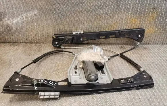 Mercedes-Benz C W203 Front door electric window regulator 2037202346