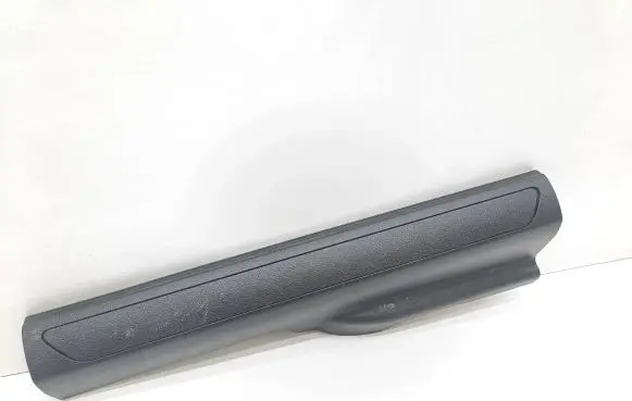 Front sill trim cover
