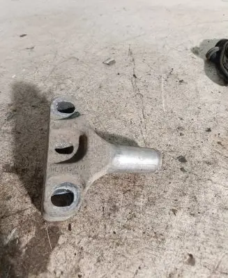 Volkswagen Golf IV Engine mounting bracket HL355M14