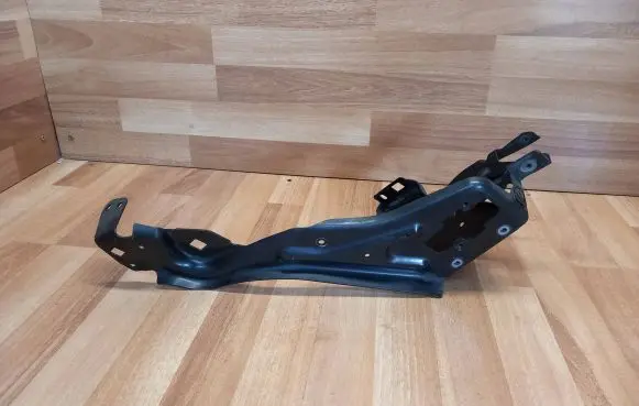 Mercedes-Benz C W204 Headlight/headlamp mounting bracket 204626044 PP204626044 A2046200191