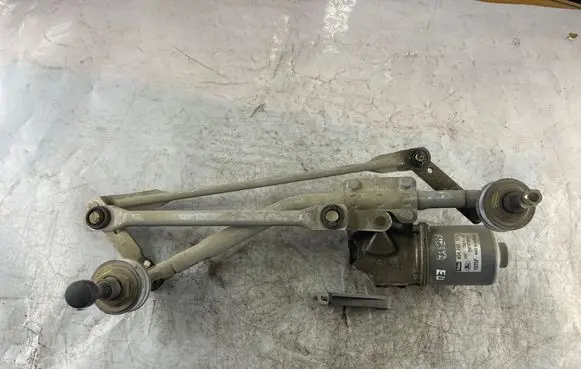 Front wiper linkage