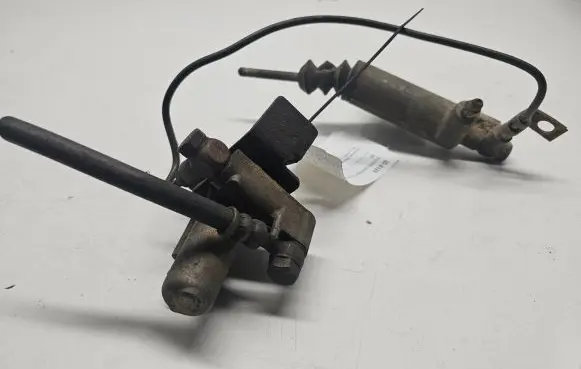 Clutch slave cylinder
