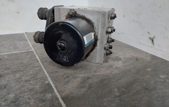 Volkswagen PASSAT B6 ABS Pump