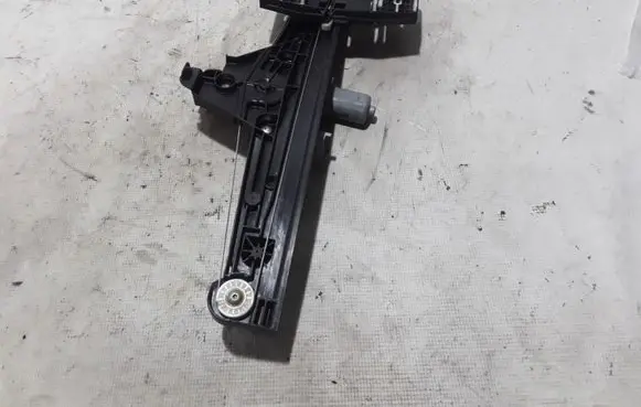 Peugeot 208 Rear window lifting mechanism without motor 9829045980