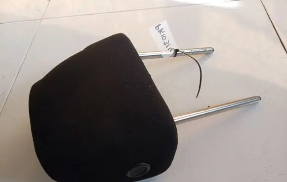 Volkswagen PASSAT B6 Front seat headrest 
