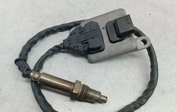 Mercedes-Benz E W212 Lambda probe sensor A0009057000 0009057000