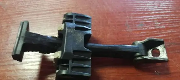 BMW 1 E81 E87 Front door check strap stopper 7070333