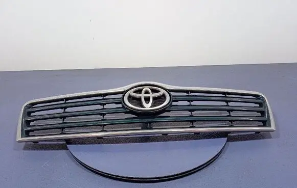 Toyota Avensis Verso Front grill 531140D060