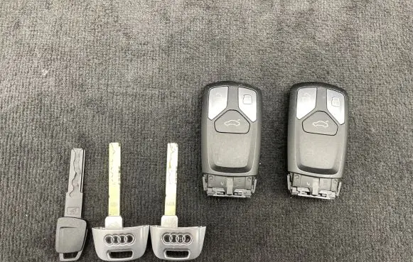Audi A4 S4 B9 Ignition key/card 4M0959754T