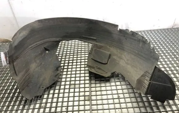Front wheel arch liner splash guards