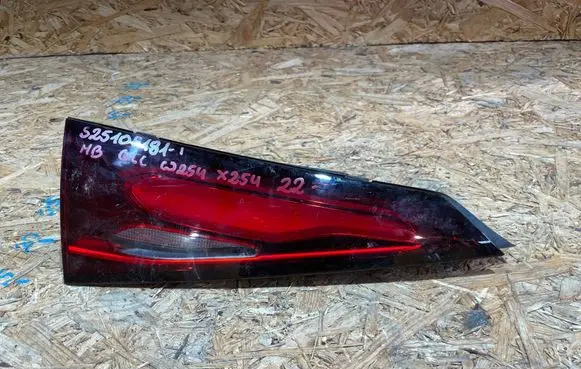 Tailgate rear/tail lights