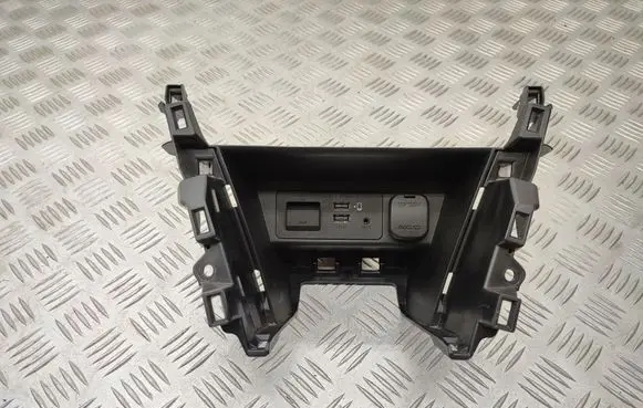 Mazda 2 USB socket connector D09W64321 K3006