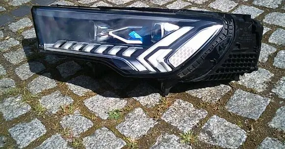 Audi SQ7 Headlight/headlamp 4M0941085C