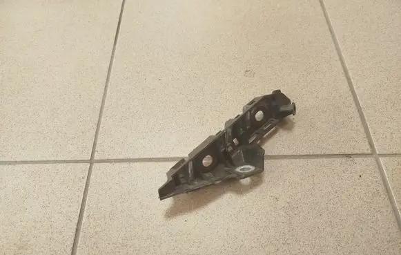 Volkswagen PASSAT B8 Front bumper mounting bracket 3G0807049