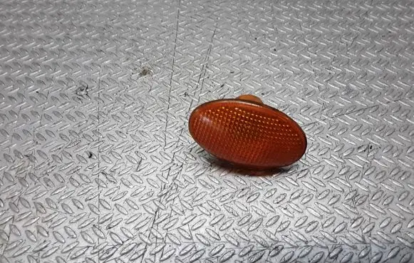 Ford Explorer Front fender indicator light